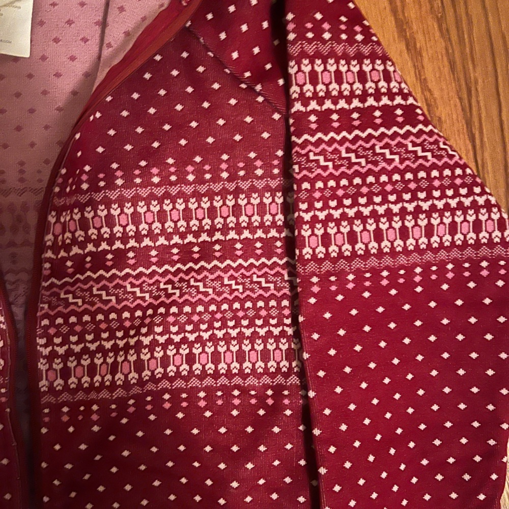 Fabletics workout top and leggings. Fair Isle print, perfect for workouts, ski - Picture 2 of 6